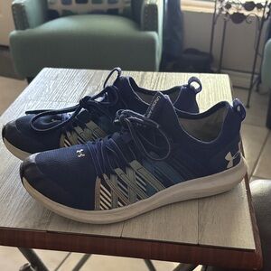 Under Armour Blue Running Sneakers Unisex. Girl's 6.5 or Boy's 5.5
